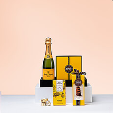 La Vie en Rose & Dom Perignon - Delivery in Germany by GiftsForEurope