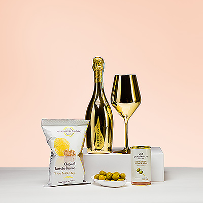 Elevate your apertif with golden Prosecco and gourmet snacks!