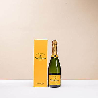 Veuve Clicquot Yellow Label Brut es un auténtico icono indispensable en la colección de cualquier amante del Champagne. Sencillamente, el regalo perfecto para cualquier momento de la vida.