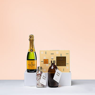 https://www.giftsforeurope.com/images/gene/prod/norm/gfe2001902_veuve-clicquot-champagne-godiva-chocolates-wellmark-wellness.jpg