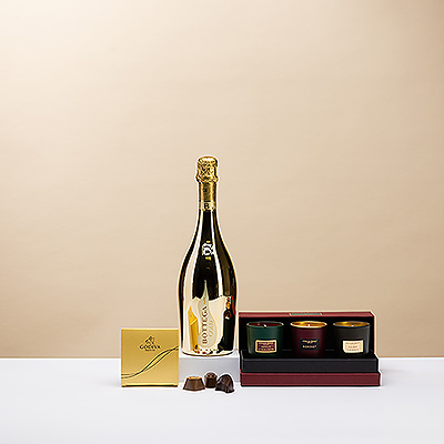 Genießen Sie einen gemütlichen Weihnachtsabend zu Hause mit luxuriösen Duftkerzen, einer vierteiligen Godiva Mini-Goldkugel und prickelndem Bottega Gold Prosecco Spumante.