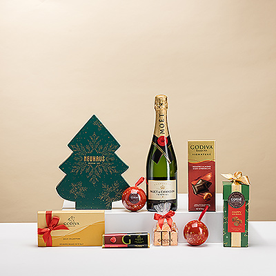 Make Christmas 2024 the merriest one yet with this special Christmas edition of our bestselling Chocoholic Deluxe paired with luxurious Moët & Chandon Champagne!