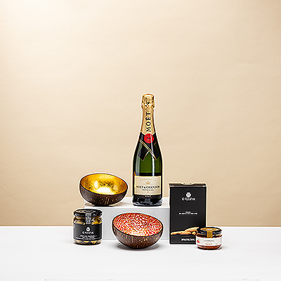 Pop open a festive bottle of Moët & Chandon Champagne to enjoy with friends for an elegant apero! The stylish bubbly is presented with equally stylish handmade serving bowls and savory snacks in this apero gift set.