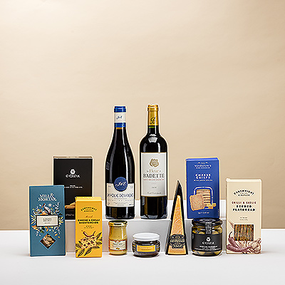 Sie suchen das ultimative Gourmet-Weinpräsent für Thanksgiving, Weihnachten, Firmengeschenke, Geburtstage und andere besondere Anlässe? Die spezielle Weihnachtsedition unseres Bestsellers Festliches Tablett Deluxe-Rotwein ist das perfekte Geschenk! Dieses beeindruckende Geschenk ist handverpackt mit französischem Rotwein, holländischem Käse und einer Fülle von europäischen Köstlichkeiten.