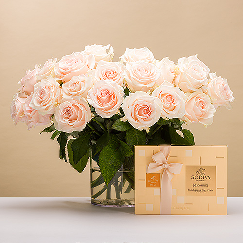 20 Roses roses pâles avec des Carrés Godiva