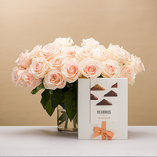 20 Light pink roses with Neuhaus Irrésistibles