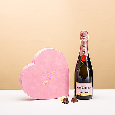 Suchen Sie nicht länger nach dem perfekten Geschenk zum Valentinstag. Dieses wunderschöne Geschenk mit einem Godiva-Herz aus rosa Samt und prickelndem Moët & Chandon Rosé Champagner ist die romantischste Art, "Ich liebe dich6 zu sagen!