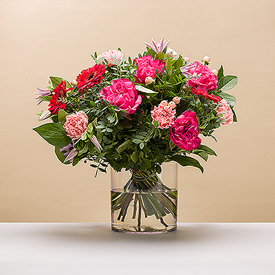 Think Pink mit unserem Pretty in Pink Blumenstrauß! Es ist das perfekte Geschenk für einen Jahrestag, zum Muttertag, für eine Geburt oder für einen Geburtstag.