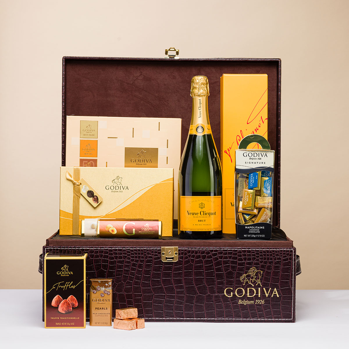 Godiva Luxurious Large Croco Hamper & Veuve Clicquot - Delivery in Germany  by GiftsForEurope