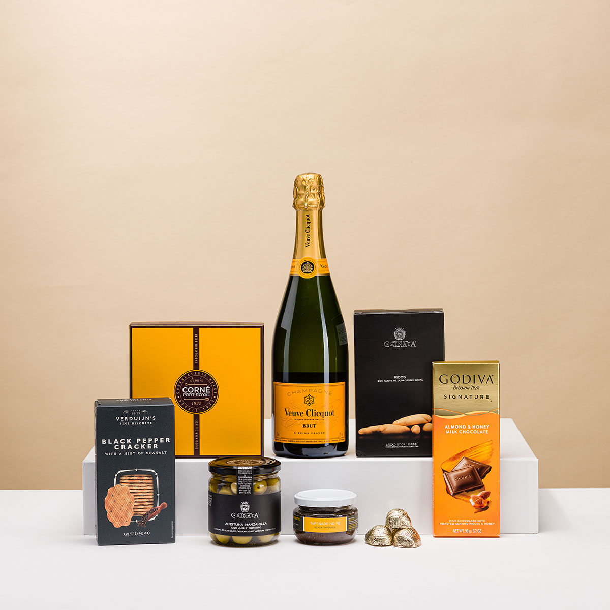 Ultimate Gourmet Veuve Clicquot - Delivery in Germany by GiftsForEurope